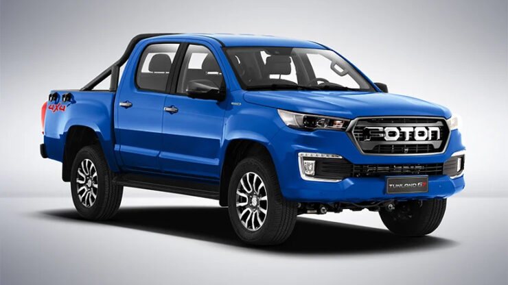 Pickup FOTON Tunland G7 4x4 azul vista desde el frente y el lateral.
