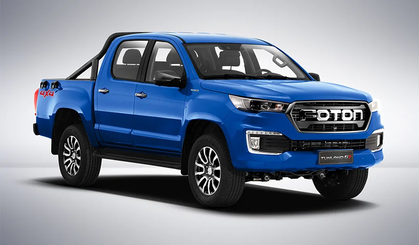 Pickup FOTON Tunland G7 4x4 azul vista desde el frente y el lateral.